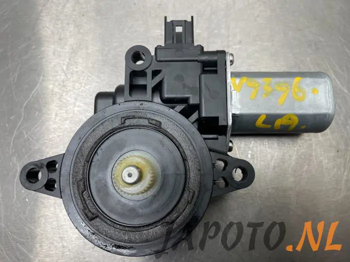 Motor de ventanilla de puerta Mazda 2.