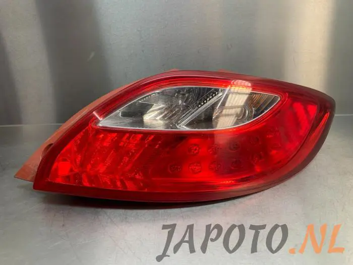 Luz trasera derecha Mazda 2.