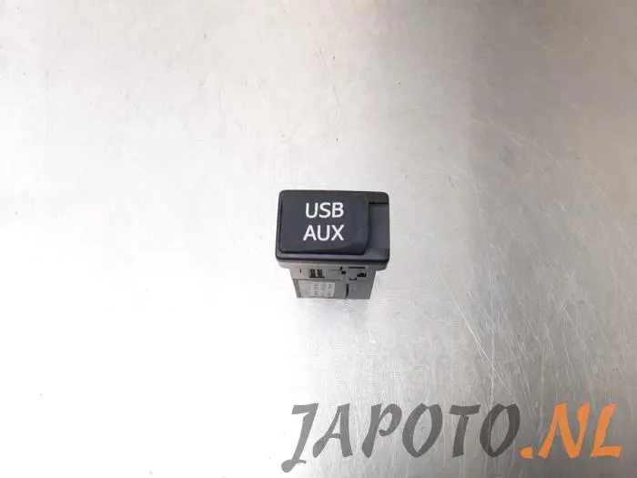 Conexión AUX-USB Subaru Trezia