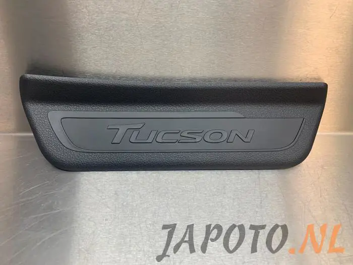 Tapizado entrada posterior Hyundai Tucson