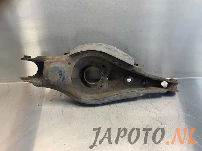 Brazo de soporte inferior izquierda detrás Toyota Rav-4