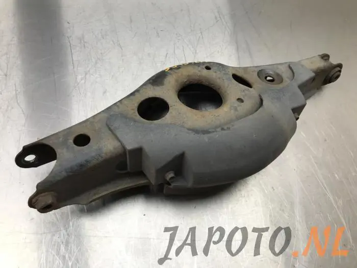 Brazo de soporte inferior izquierda detrás Toyota Rav-4