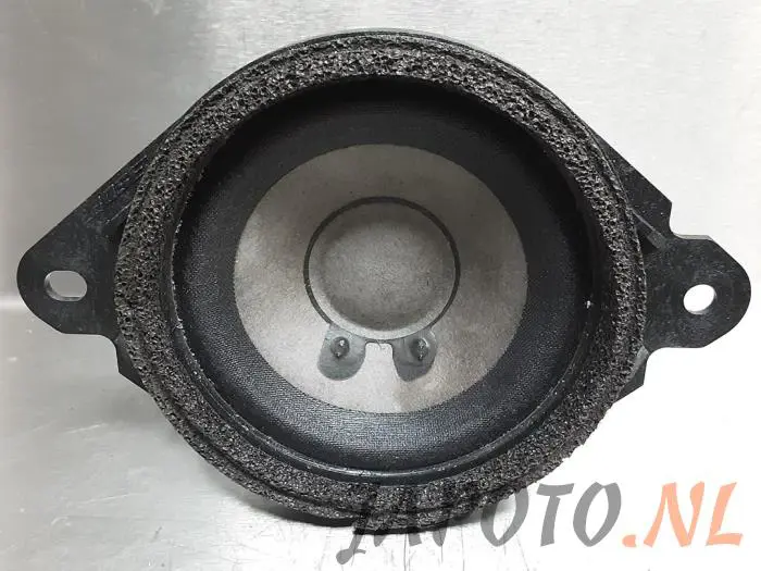 Altavoz Nissan Primera