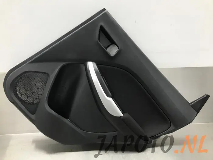 Tapizado de puerta de 4 puertas derecha detrás Suzuki Baleno