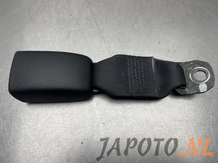 Lengüeta de cinturón de seguridad izquierda detrás Suzuki Swift