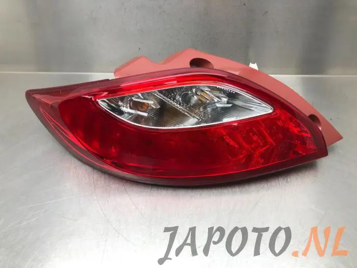 Luz trasera izquierda Mazda 2.