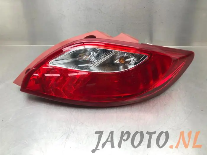 Luz trasera derecha Mazda 2.