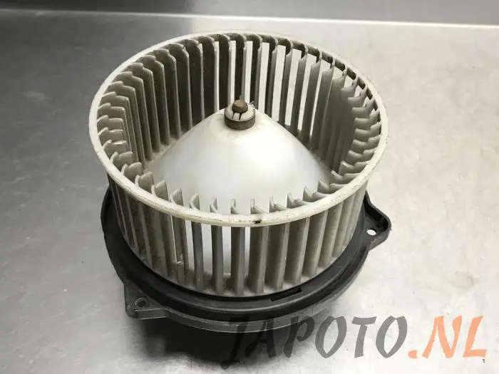 Motor de ventilador de calefactor Mazda 121