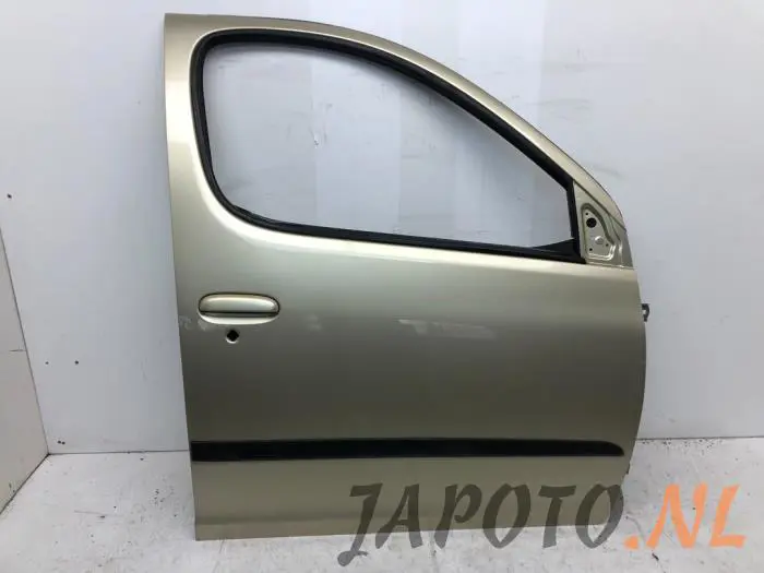 Puerta 4 puertas derecha delante Toyota Yaris Verso