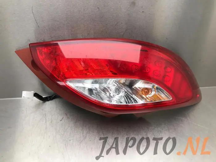 Luz trasera izquierda Mazda 2.