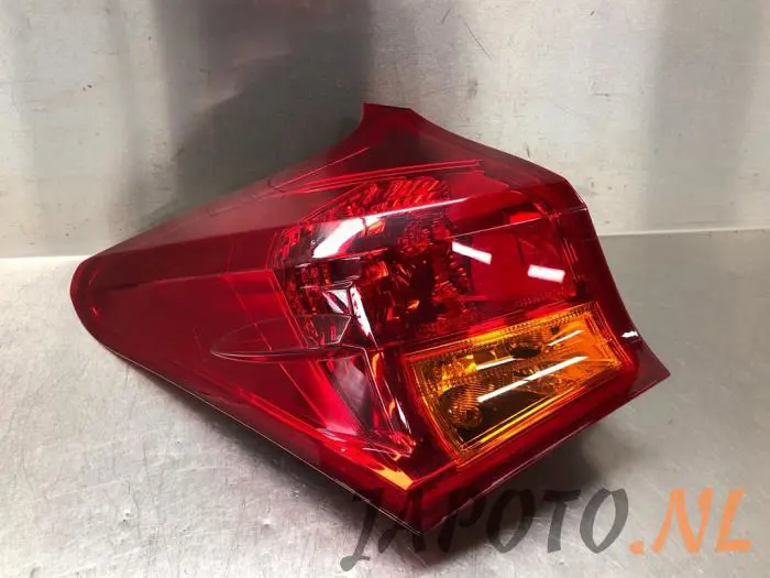 Luz trasera izquierda Toyota Auris