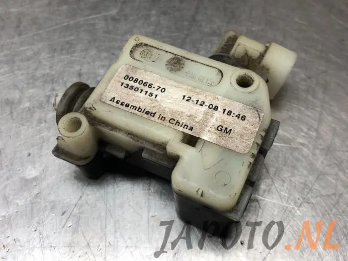 Motor de bloqueo de la tapa del depósito de combustible Chevrolet Cruze