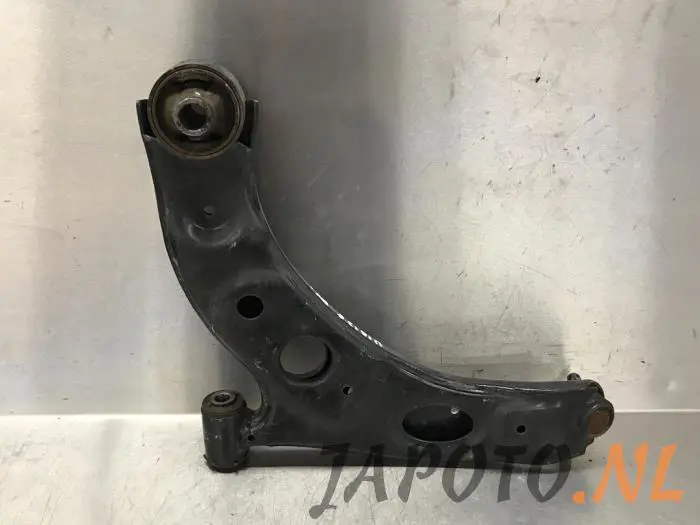 Brazo portante lado inferior derecha delante Daihatsu Sirion