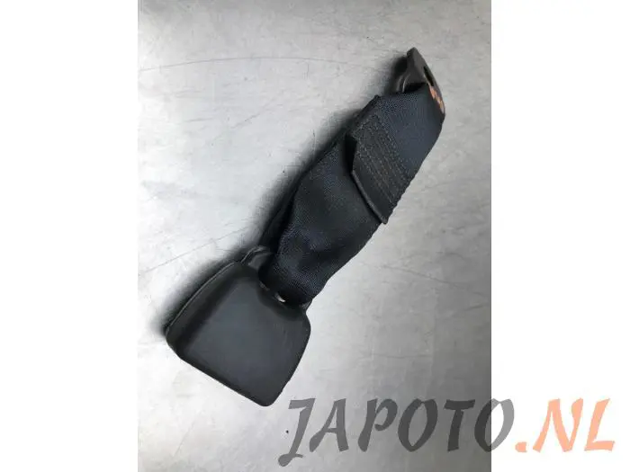 Lengüeta de cinturón de seguridad centro detrás Toyota Yaris