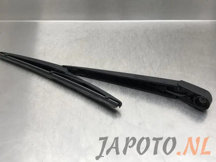 Brazo de limpiaparabrisas detrás Mazda 6.