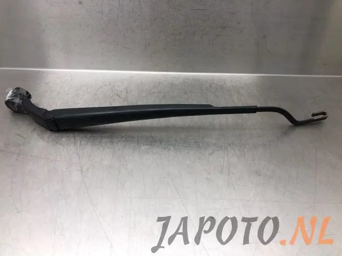 Brazo delantero de limpiaparabrisas Toyota IQ