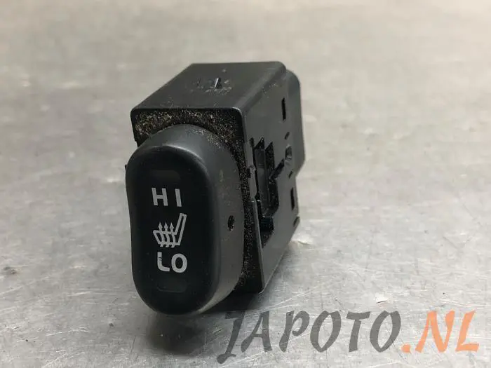 Interruptor de calefactor de asiento Mitsubishi Colt