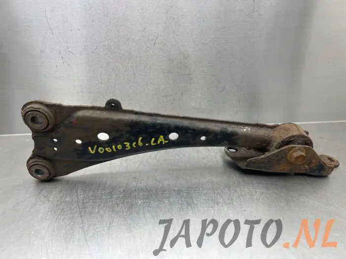 Brazo portante lado superior izquierda detrás Toyota Rav-4