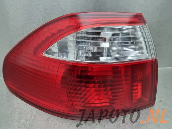 Luz trasera izquierda Mazda 626