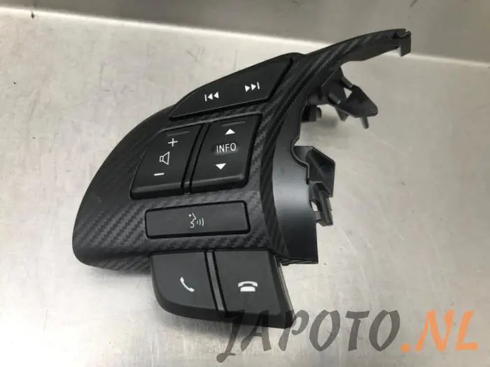 Interruptor de mando de volante Mazda CX-3