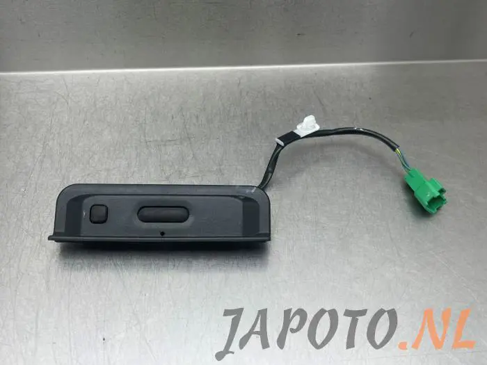 Interruptor del portón trasero Suzuki Swift