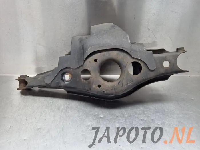 Brazo de soporte inferior izquierda detrás Toyota Rav-4