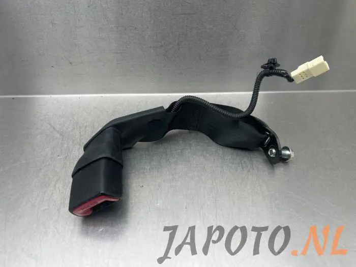 Lengüeta de cinturón de seguridad izquierda detrás Toyota Rav-4