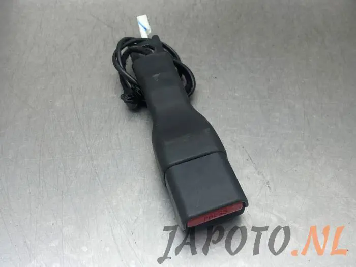 Lengüeta cinturón de seguridad izquierda delante Toyota Aygo