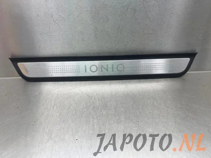 Placa del desgaste del travesaño de la puerta derecha Hyundai Ioniq