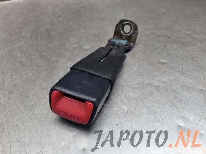 Lengüeta de cinturón de seguridad izquierda detrás Suzuki Swift