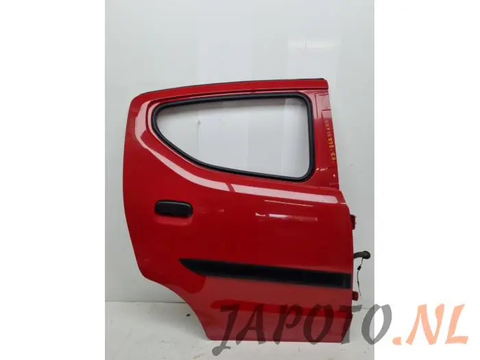 Puerta de 4 puertas derecha detrás Suzuki Alto