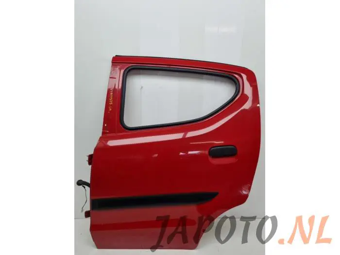 Puerta de 4 puertas izquierda detrás Suzuki Alto