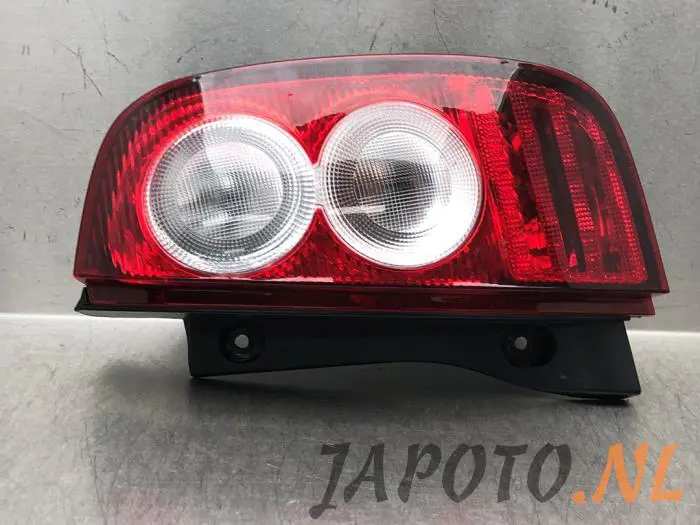 Luz trasera derecha Nissan Micra