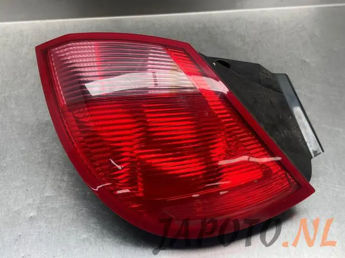 Luz trasera derecha Mitsubishi Colt