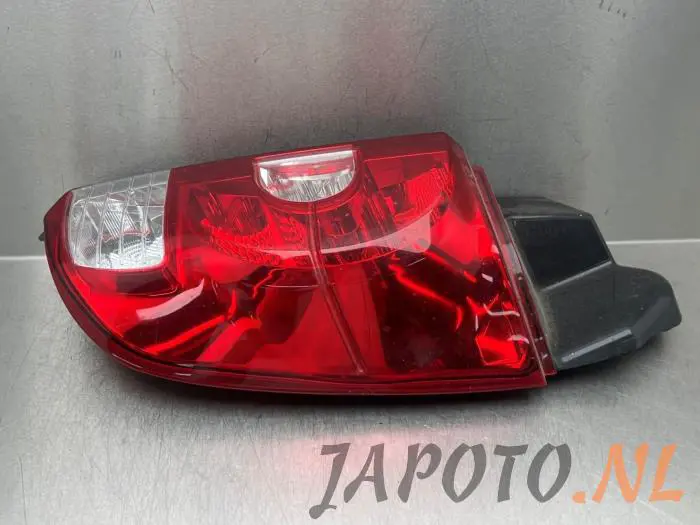 Luz trasera derecha Mitsubishi Colt