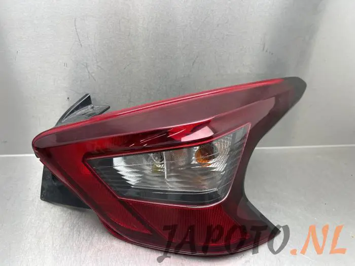 Luz trasera derecha Nissan Micra