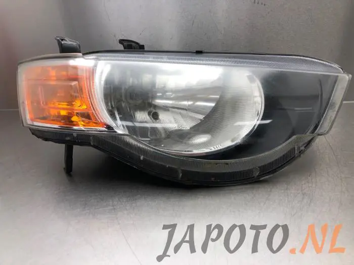 Faro derecha Mitsubishi Colt