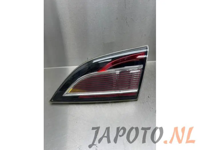 Luz trasera derecha Mazda 6.