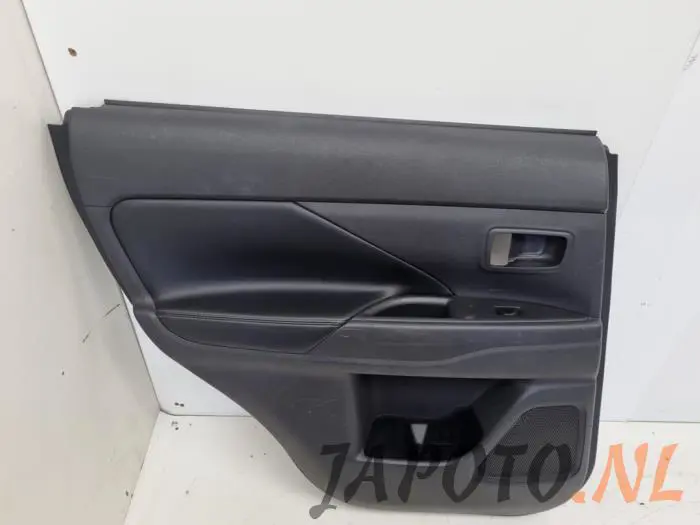 Tapizado de puerta de 4 puertas izquierda detrás Mitsubishi Outlander