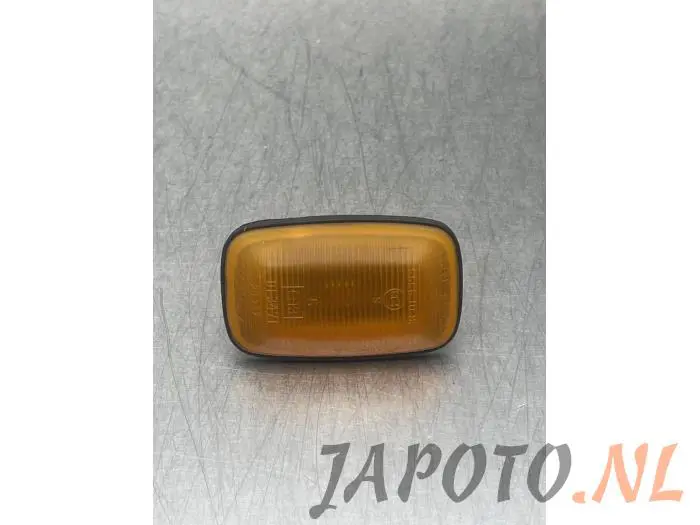 Protector de intermitente izquierda delante Toyota Landcruiser