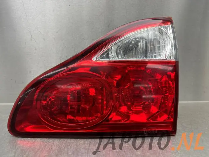 Luz trasera derecha Toyota Avensis Verso