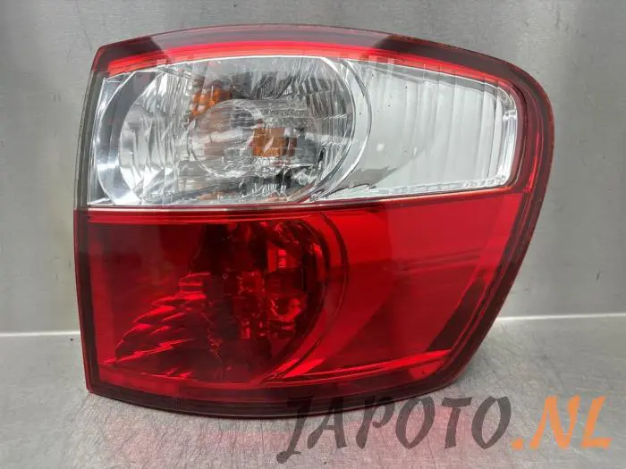 Luz trasera derecha Toyota Avensis Verso