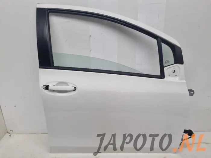 Puerta 4 puertas derecha delante Toyota Yaris