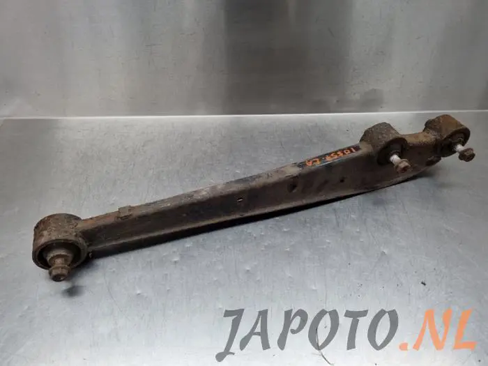 Brazo de soporte inferior izquierda detrás Suzuki Alto