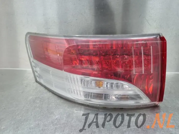 Luz trasera izquierda Toyota Avensis