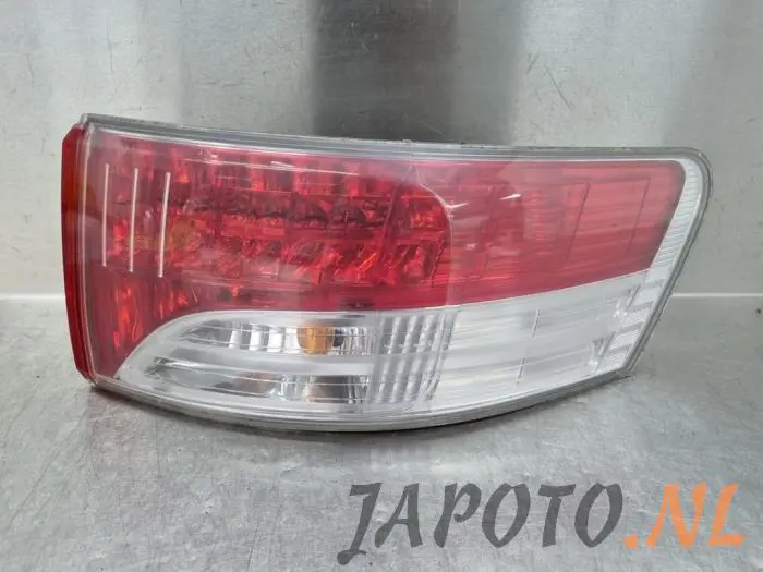 Luz trasera derecha Toyota Avensis