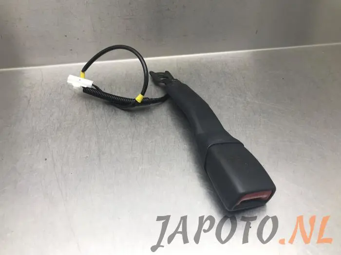 Lengüeta cinturón de seguridad izquierda delante Toyota Aygo