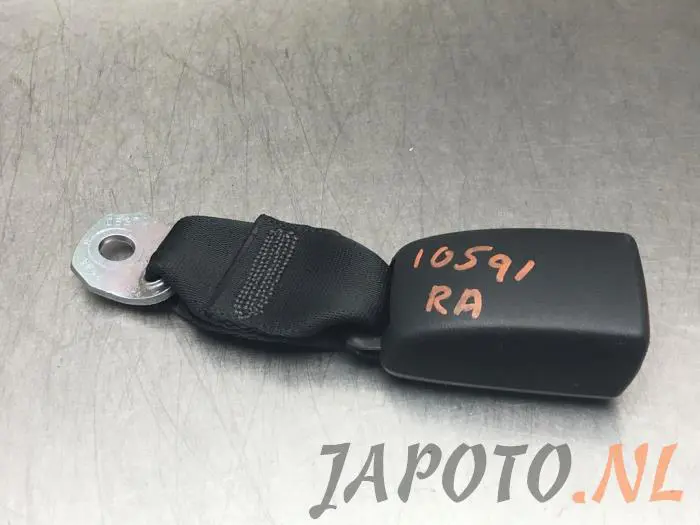 Lengüeta de cinturón de seguridad derecha detrás Toyota Aygo