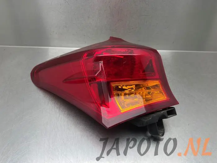 Luz trasera izquierda Toyota Auris