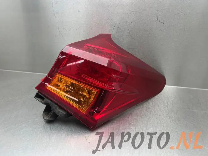 Luz trasera derecha Toyota Auris